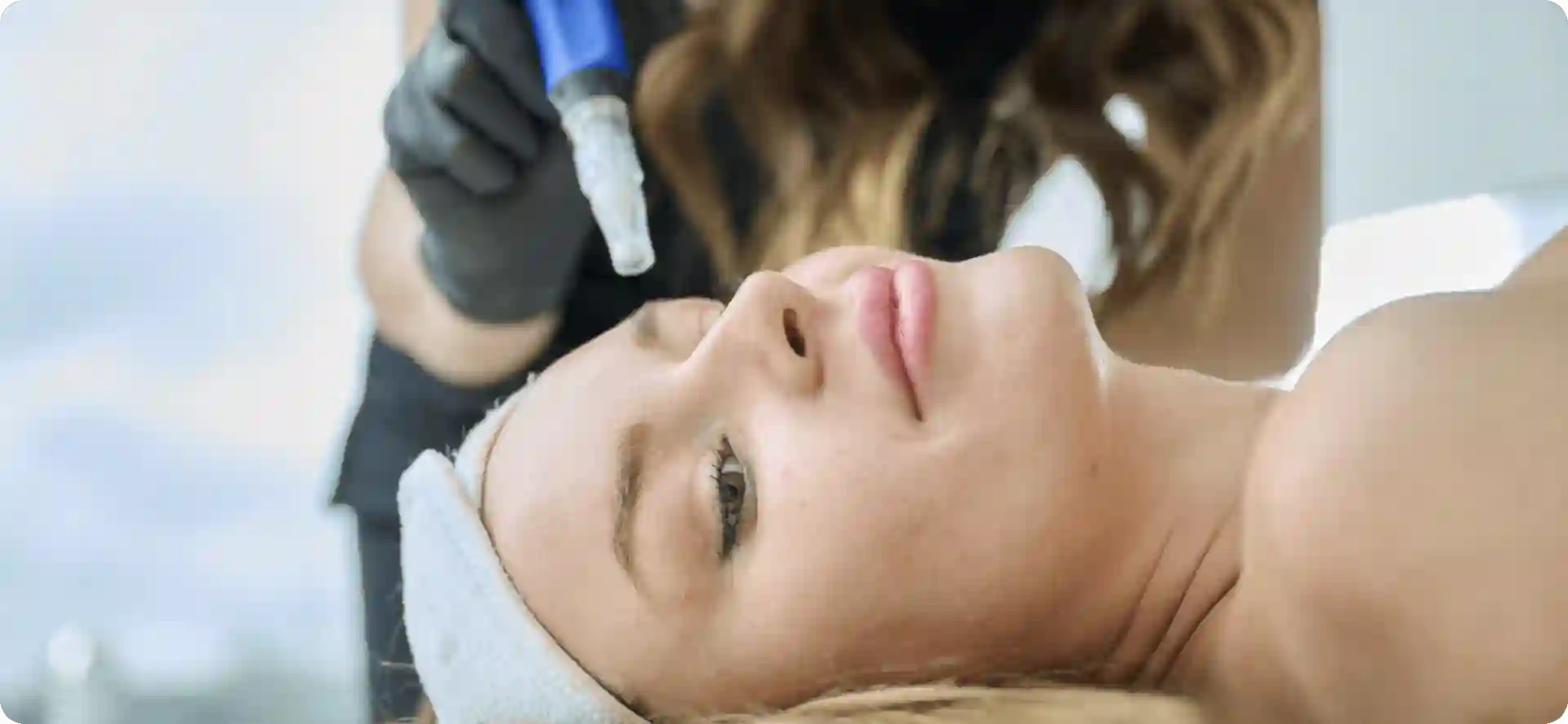 How Do Microneedles Trigger New Collagen and Elastin in Loose Skin Poole?